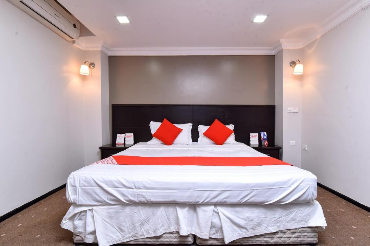 Oyo 411 Moon Hotel Даммам Экстерьер фото